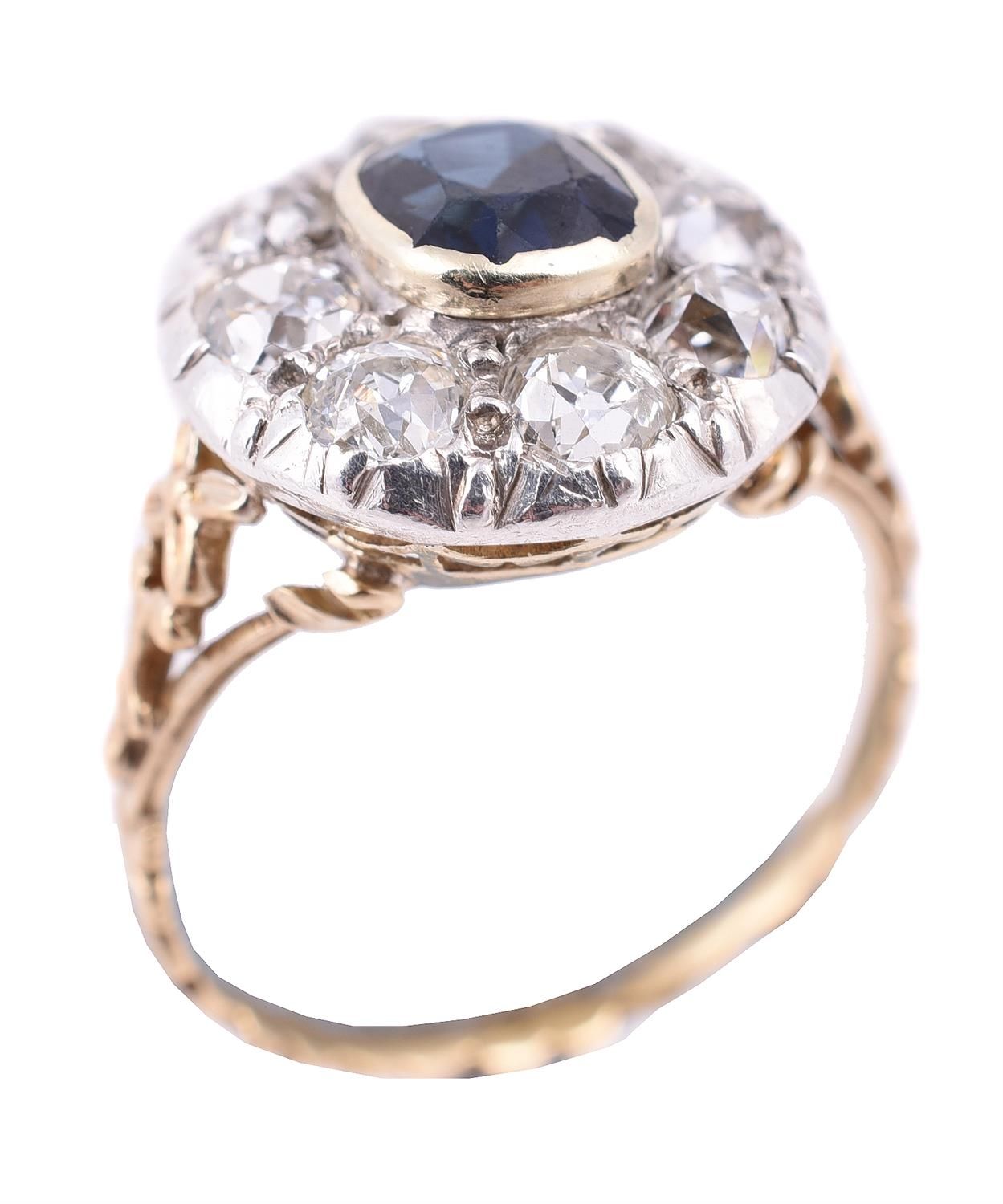 A diamond and sapphire cluster ring Une bague à grappe de diamants et de saphirs&hellip;
