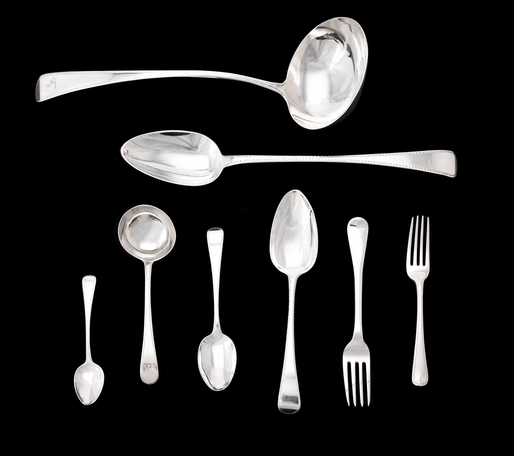 A collection of George III silver feather edge pattern flatware Une collection d&hellip;