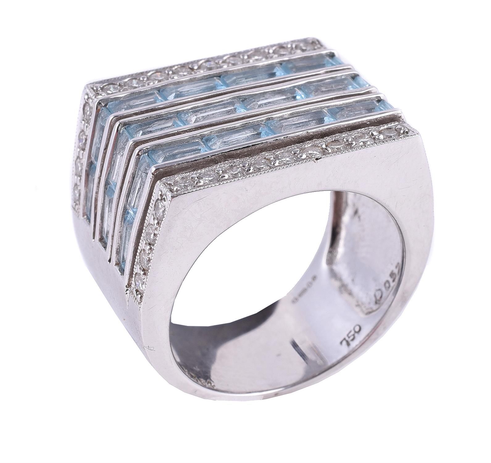 An aquamarine and diamond dress ring Ein Aquamarin- und Diamant-Kleiderring, die&hellip;