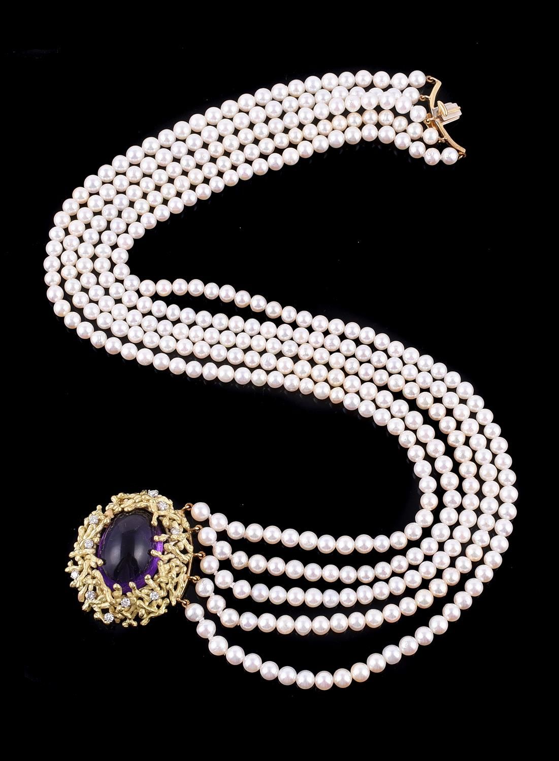 A diamond, amethyst and cultured pearl necklace 一条钻石、紫水晶和养殖珍珠项链，扣子上有一个中央的椭圆形凸圆形紫&hellip;