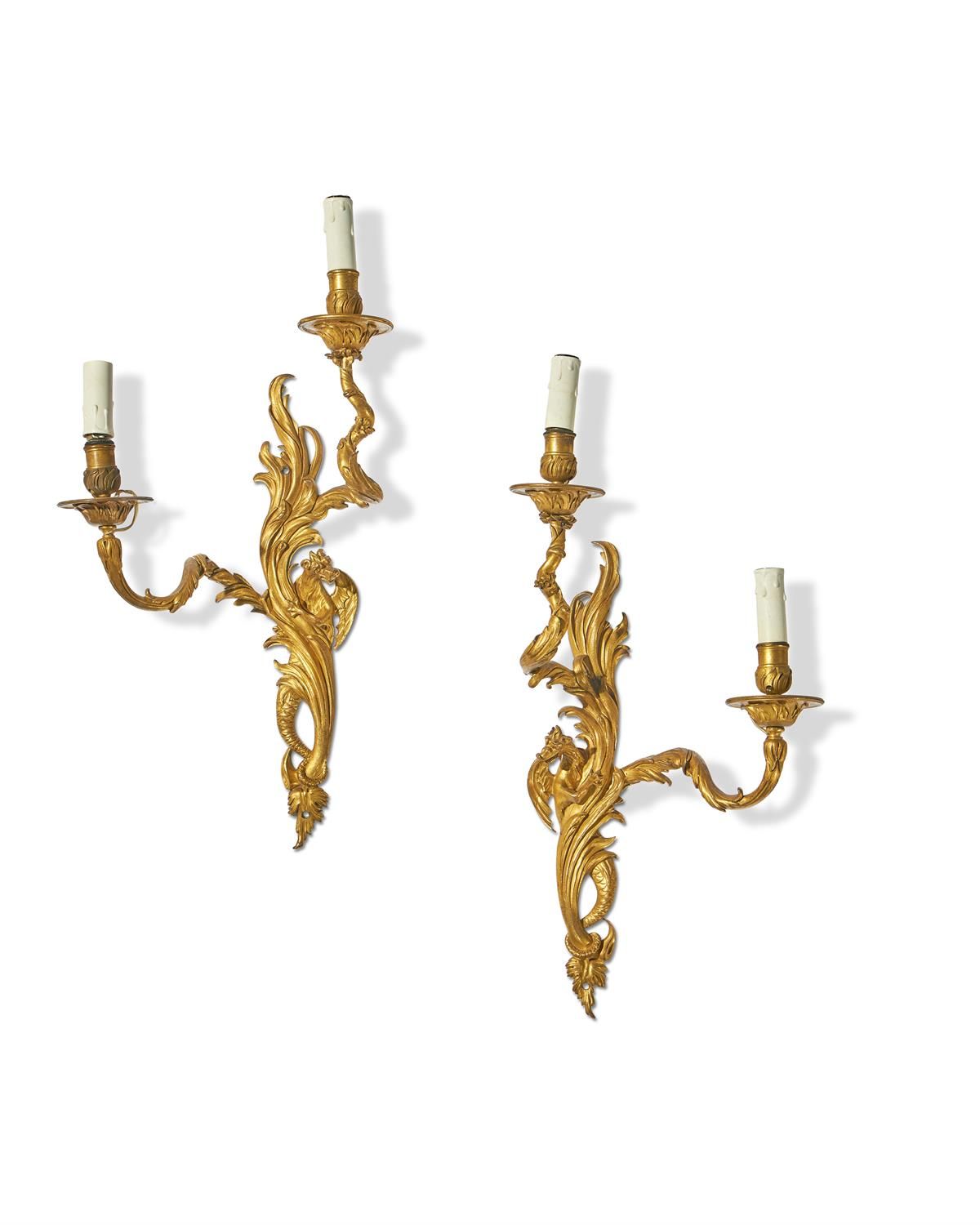 A PAIR OF ORMOLU TWIN BRANCH WALL LIGHTS, 18TH CENTURY Paire d'appliques murales&hellip;