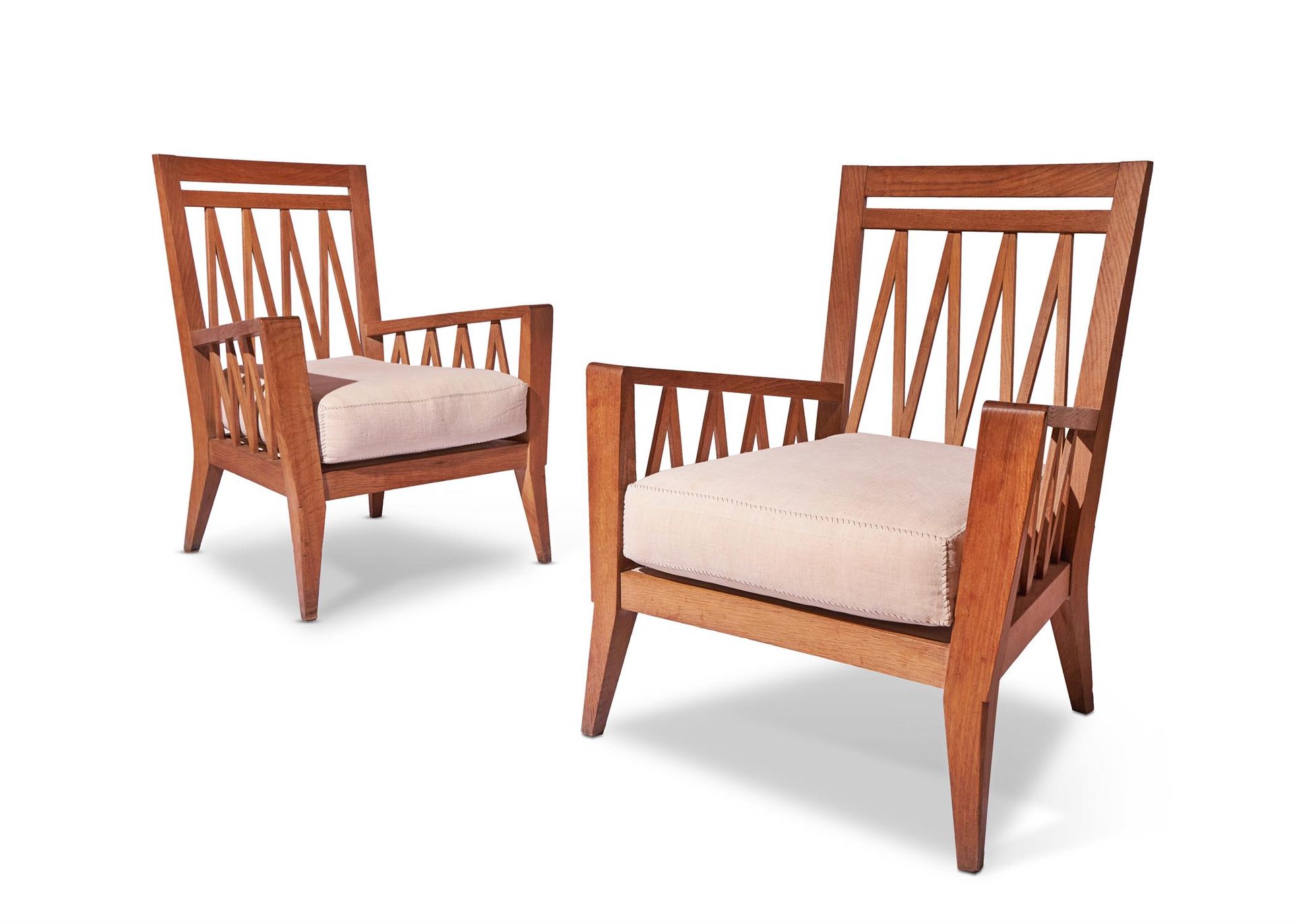 A PAIR OF OAK ARMCHAIRS ATTRIBUTED TO RENE GABRIEL (1890-1950), FRENCH Paire de &hellip;
