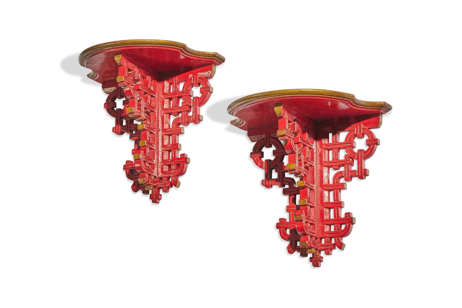 A PAIR OF 'CHINOISERIE' RED PAINTED AND PARCEL GILT WALL BRACKETS, LATE 19TH/ EA&hellip;