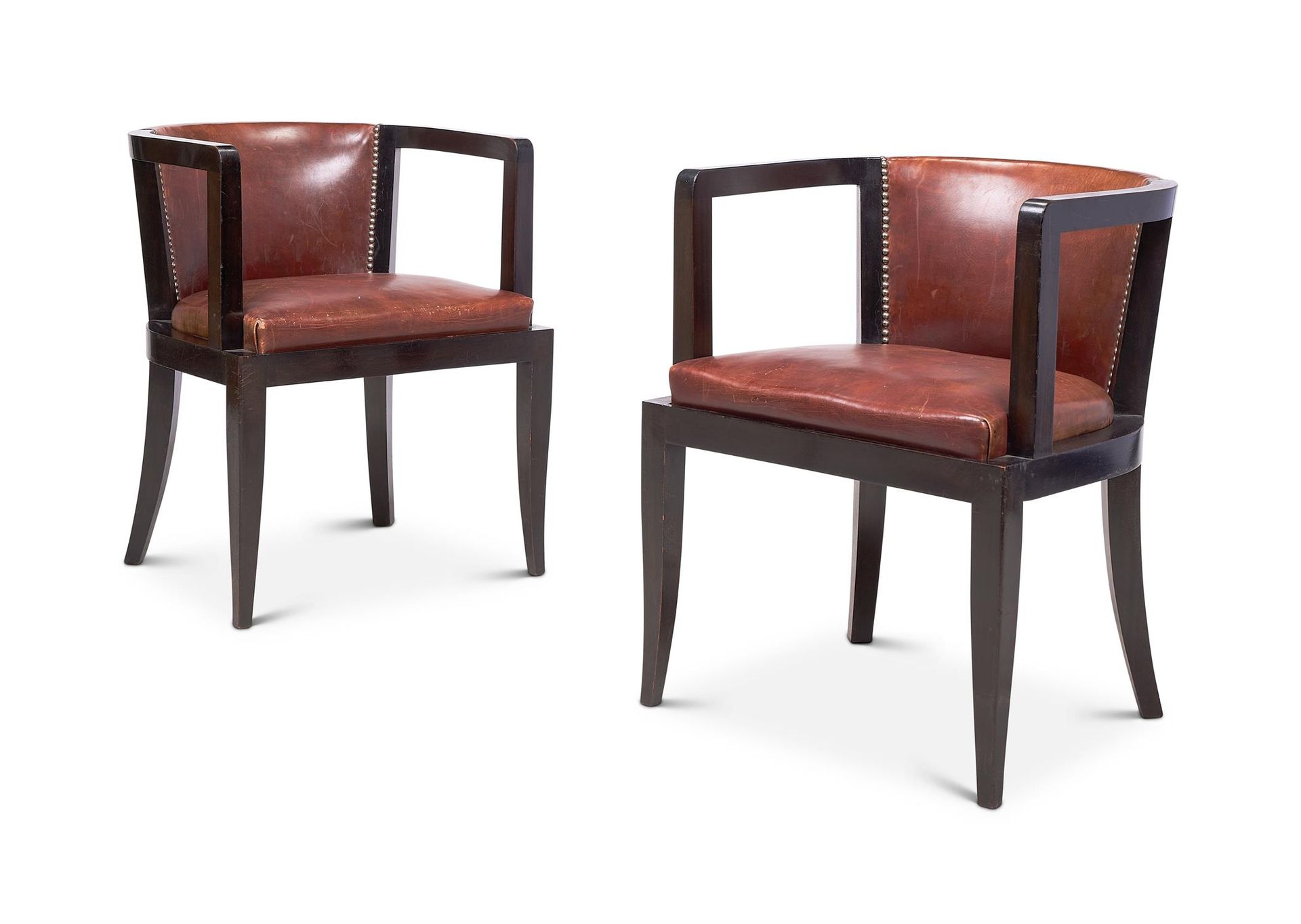 A PAIR OF ART DECO STAINED BEECH AND LEATHER OPEN ARMCHAIRS, CIRCA 1930 Paire de&hellip;