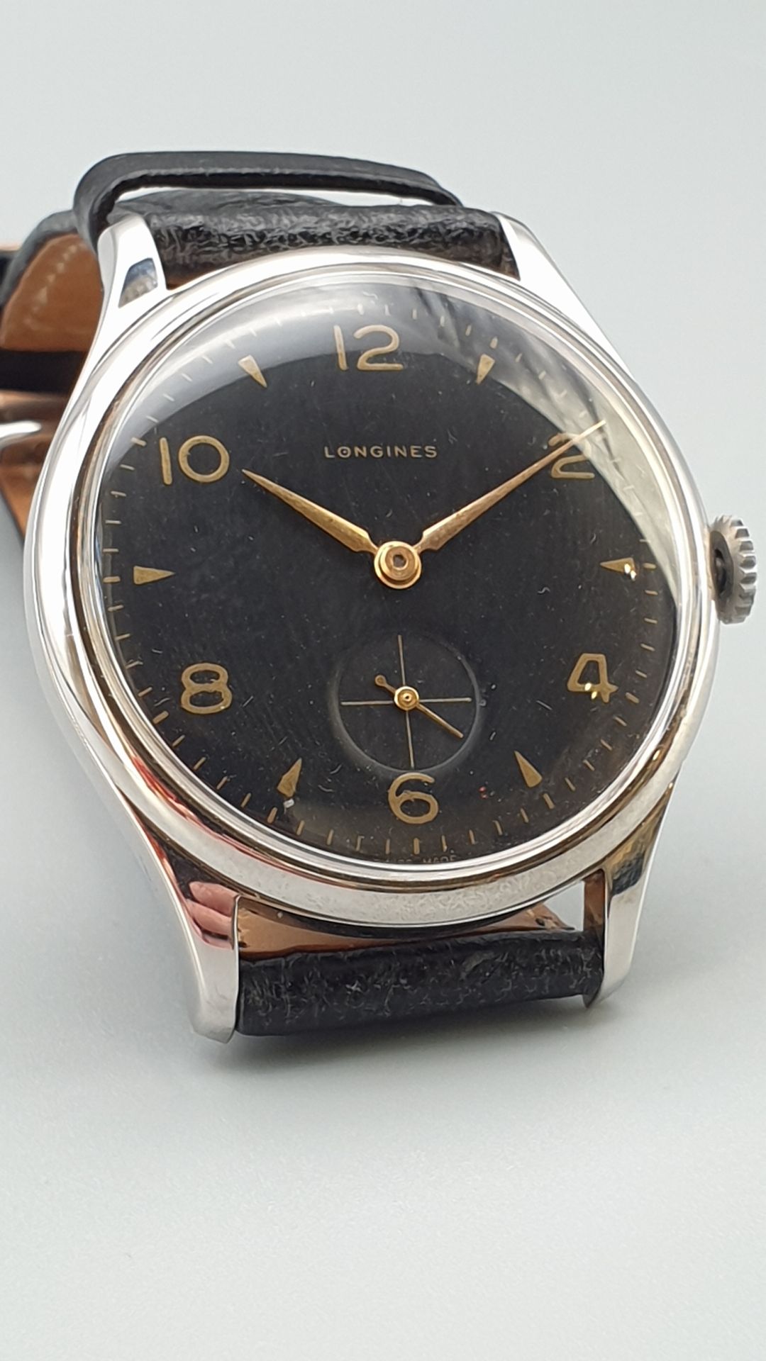 Null LONGINES "JUMBO" vers 1955.

Elegante montre bracelet en acier, boitier ton&hellip;