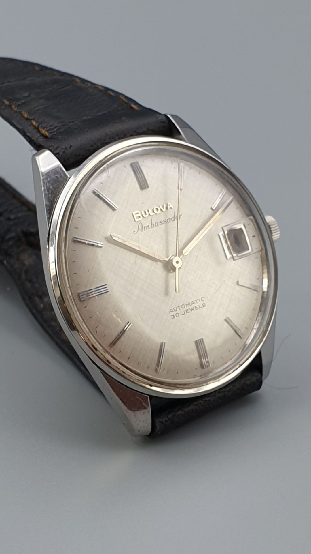 Null BULOVA "Ambassador" vers 1965.

Montre bracelet en acier, boîtier rond mono&hellip;