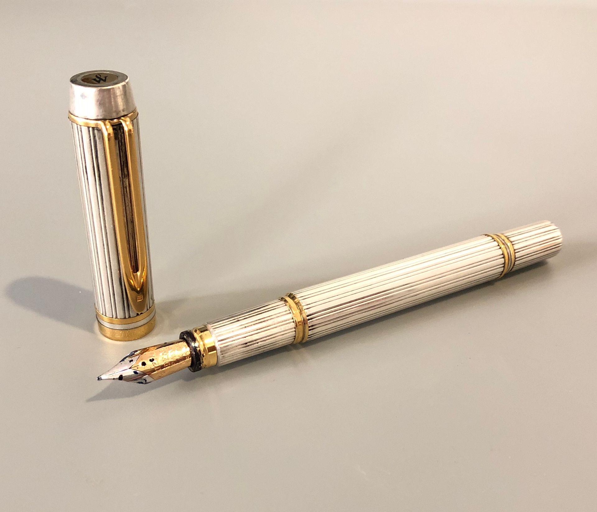 Null 
WATERMAN - 银质钢笔（千分之八百）和镀金银加工的GODRON。签名为Waterman的纯银笔尖。