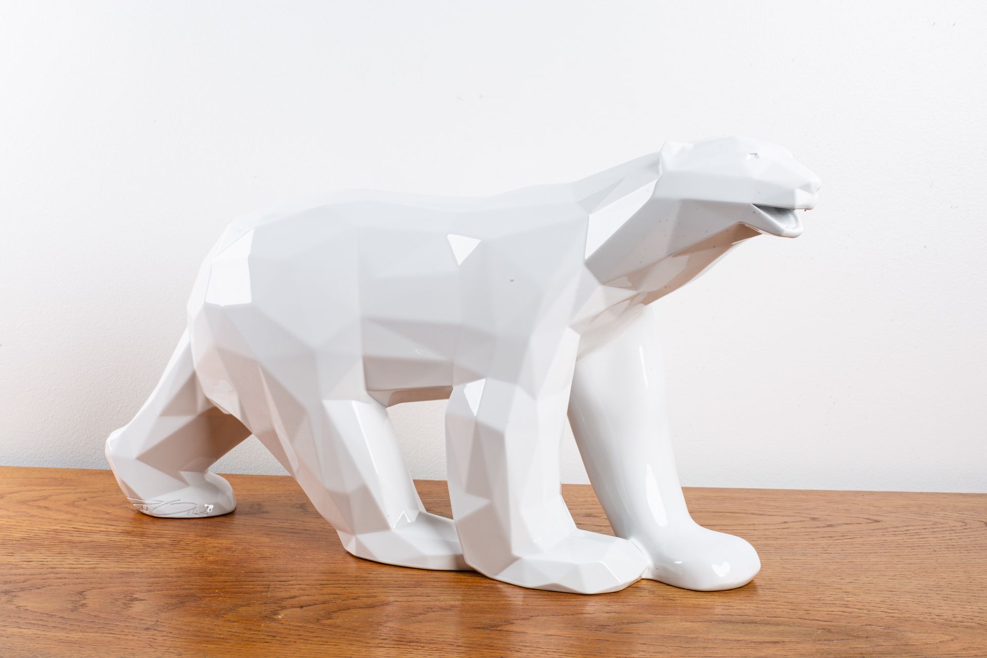 Richard Orlinski Richard ORLINSKI x POMPON

Ours Blanc, 2020

Sculpture en résin&hellip;