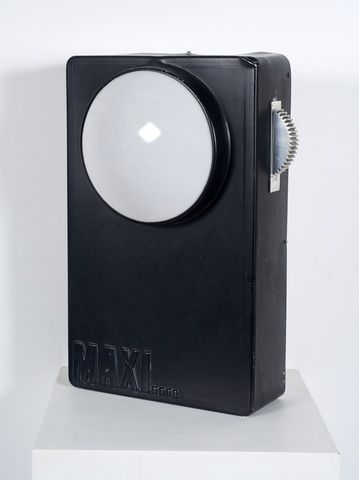 Yonel LEBOVICI (1937-1998) 
约内尔-莱博维奇(1937-1998)





Maxi Light. 1978年。




黑色着色&hellip;