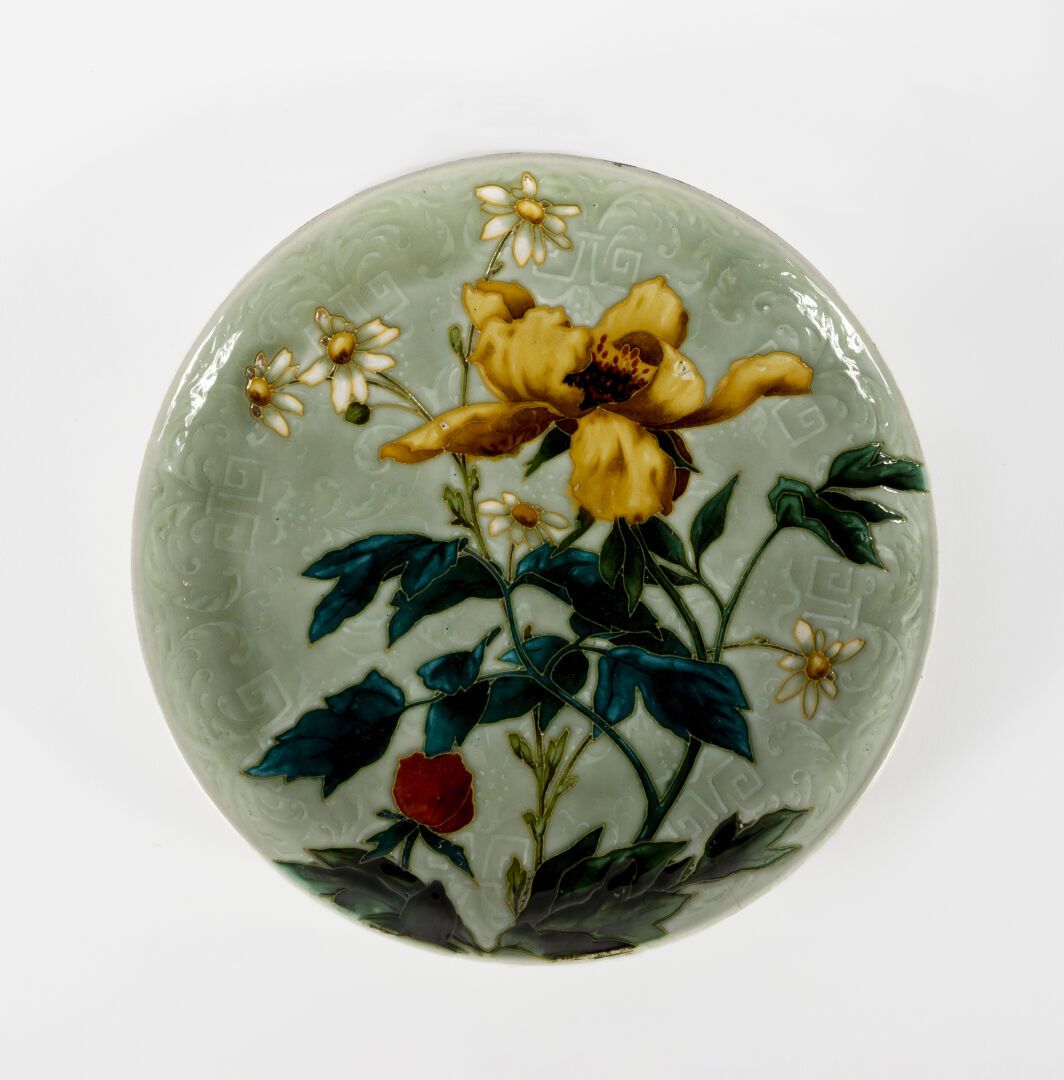 Théodore DECK (1823-1891) Platte aus Steingut mit einem Dekor aus polychromen Gl&hellip;