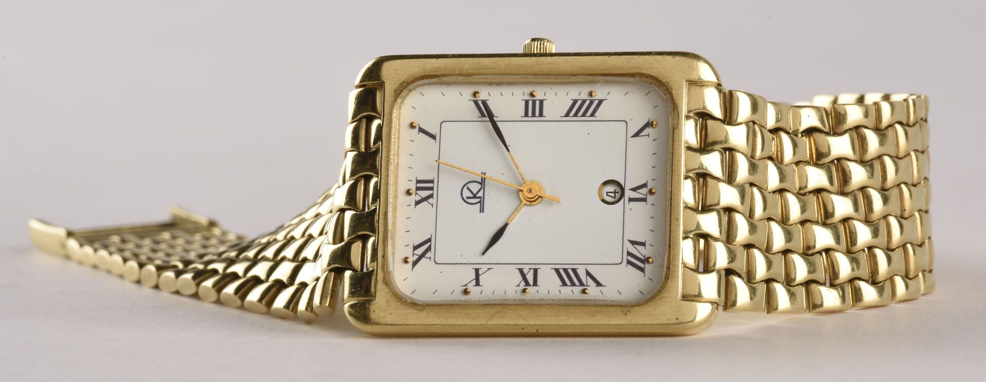 KODY, vers 1980. Orologio da polso in oro giallo 18 carati, cassa rettangolare, &hellip;