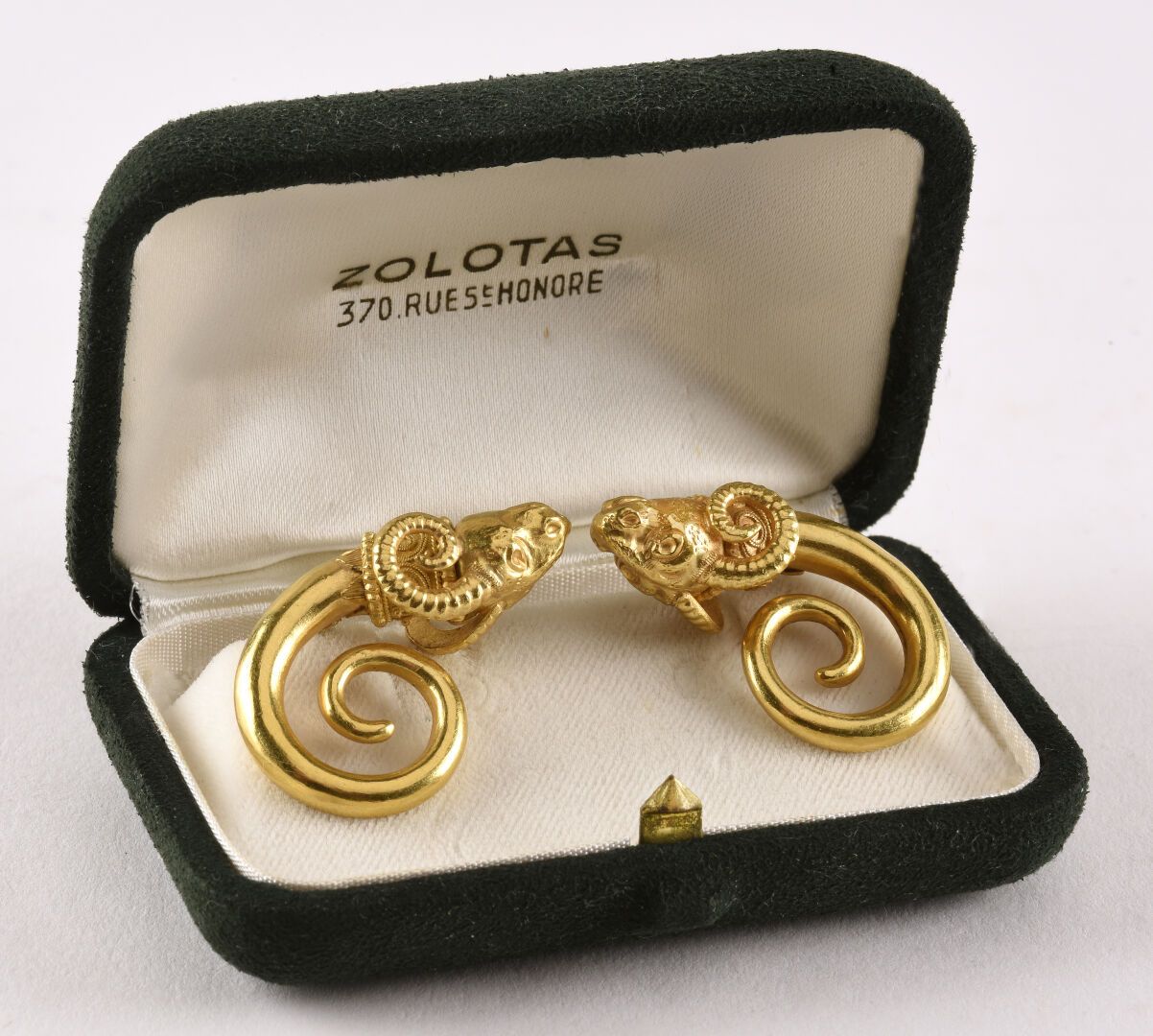 ZOLOTAS Pair of ear clips in yellow gold 18K (750 thousandths) with coiled patte&hellip;