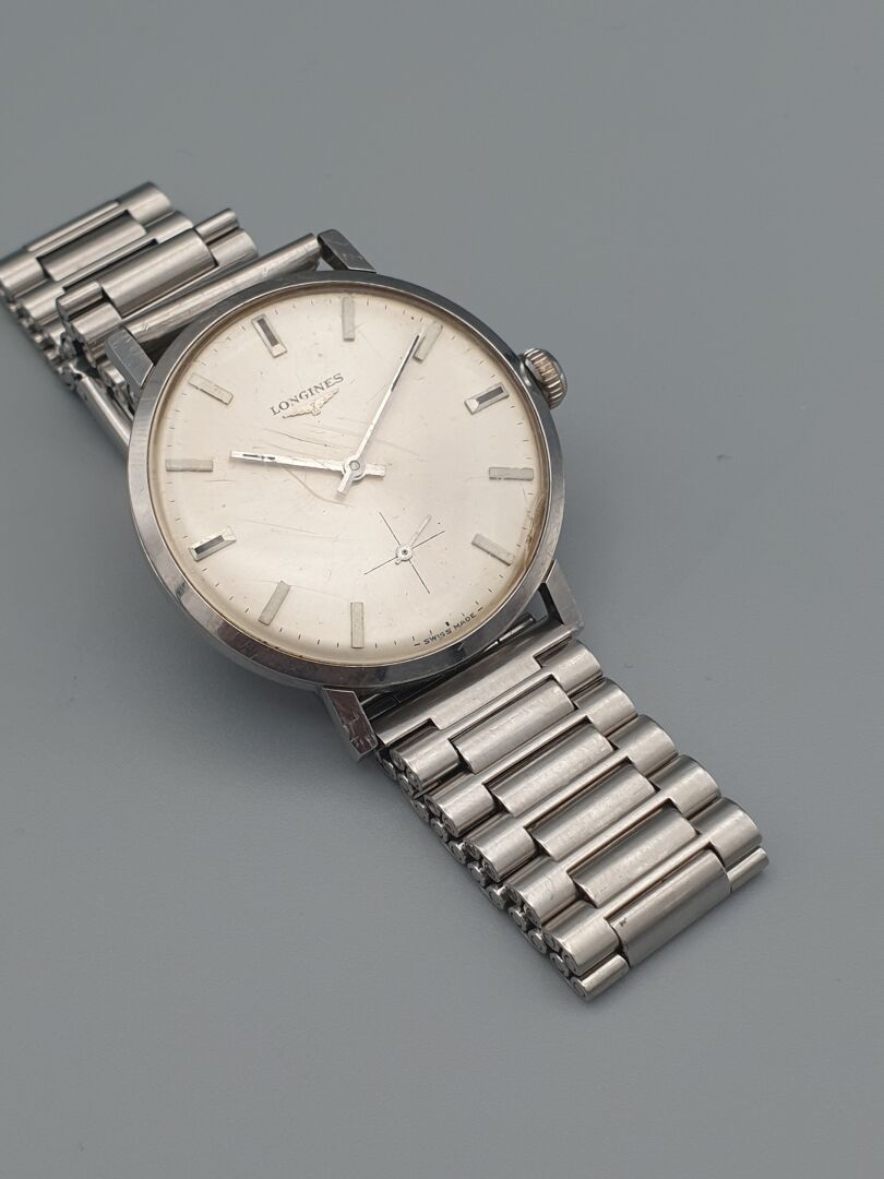 LONGINES "Extra Plate" ref.8236.3 vers 1965 Elégante montre bracelet en acier en&hellip;