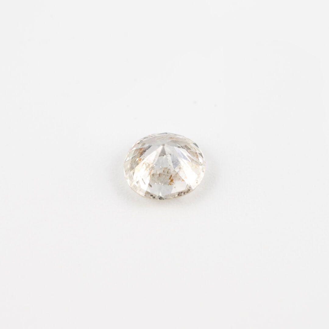 Null Un diamant sur papier de taille ancienne calibrant 0,40 carat environ.