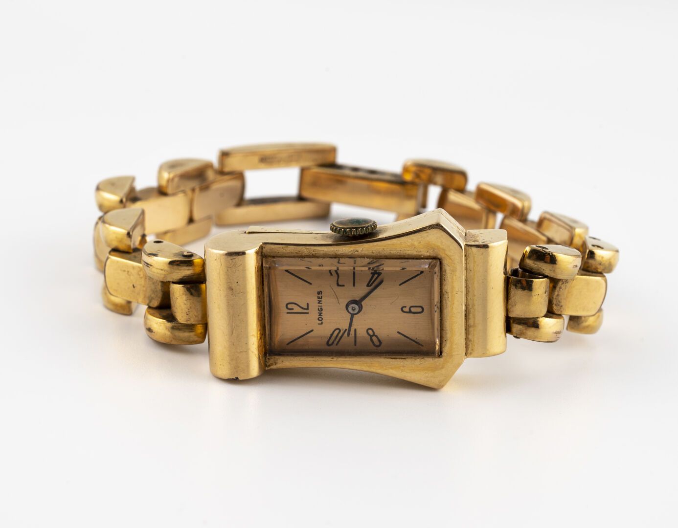 LONGINES "Art Déco" vers 1940 Élégante montre de dame en or jaune (750), boitier&hellip;