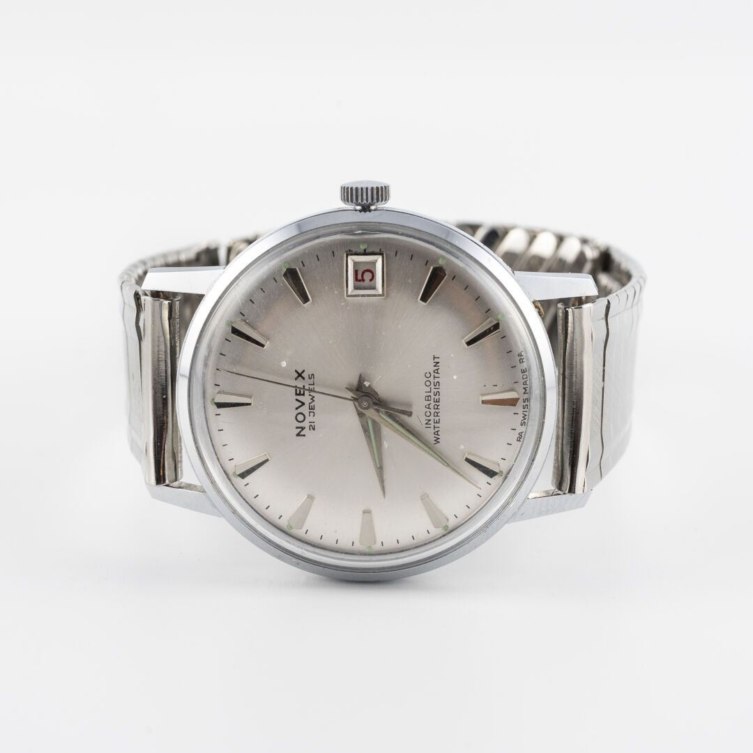 NOVEX vers 1960 Steel bracelet watch, round case with straight horns, screwed cr&hellip;