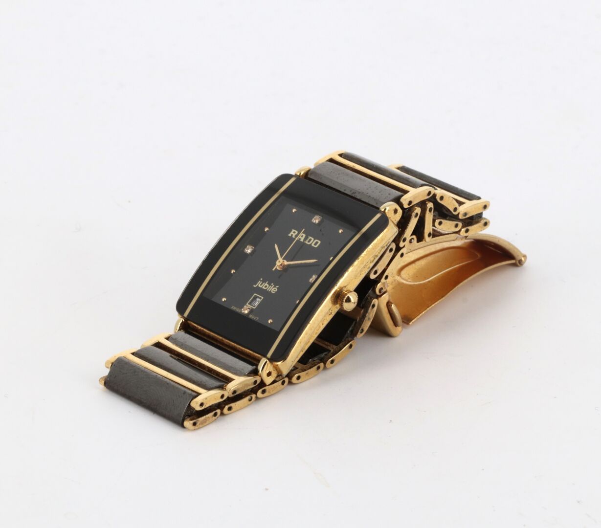RADO " Diastar Jubile" ref.120.0281.3 vers 1980 黑色陶瓷和电镀金属腕表，长方形表盘上有金色螺纹，旋入式表冠和表背&hellip;
