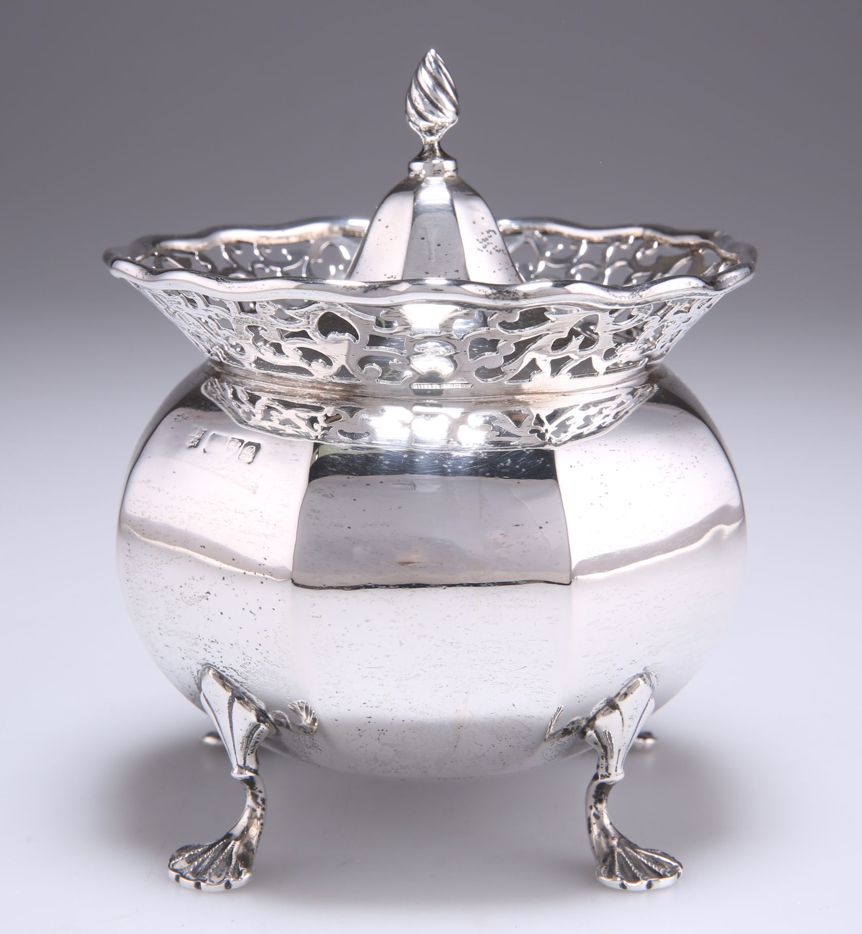 Null AN EDWARDIAN SILVER CADDY, von George Nathan & Ridley Hayes, Chester 1902, &hellip;