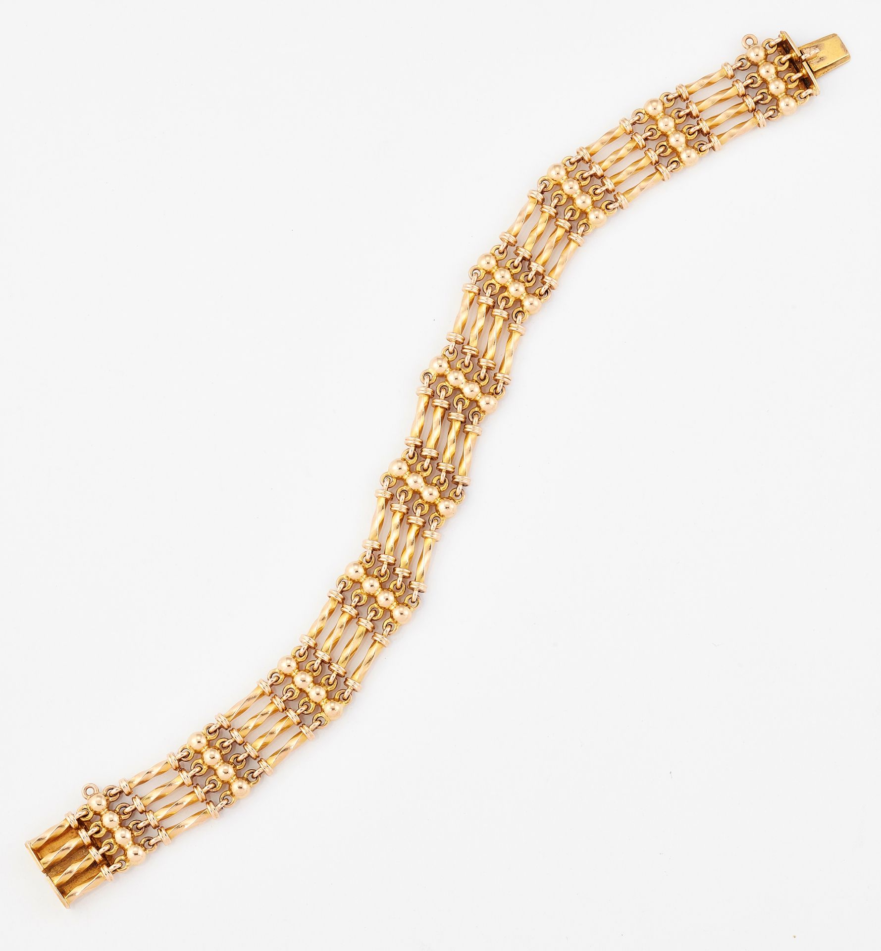Null 一件维多利亚时期的手镯，由四个扭曲的条状链接和珠状链接组成，标有 "15"。长19.5厘米，宽1.2厘米，重24.0克500800300整体状况良好