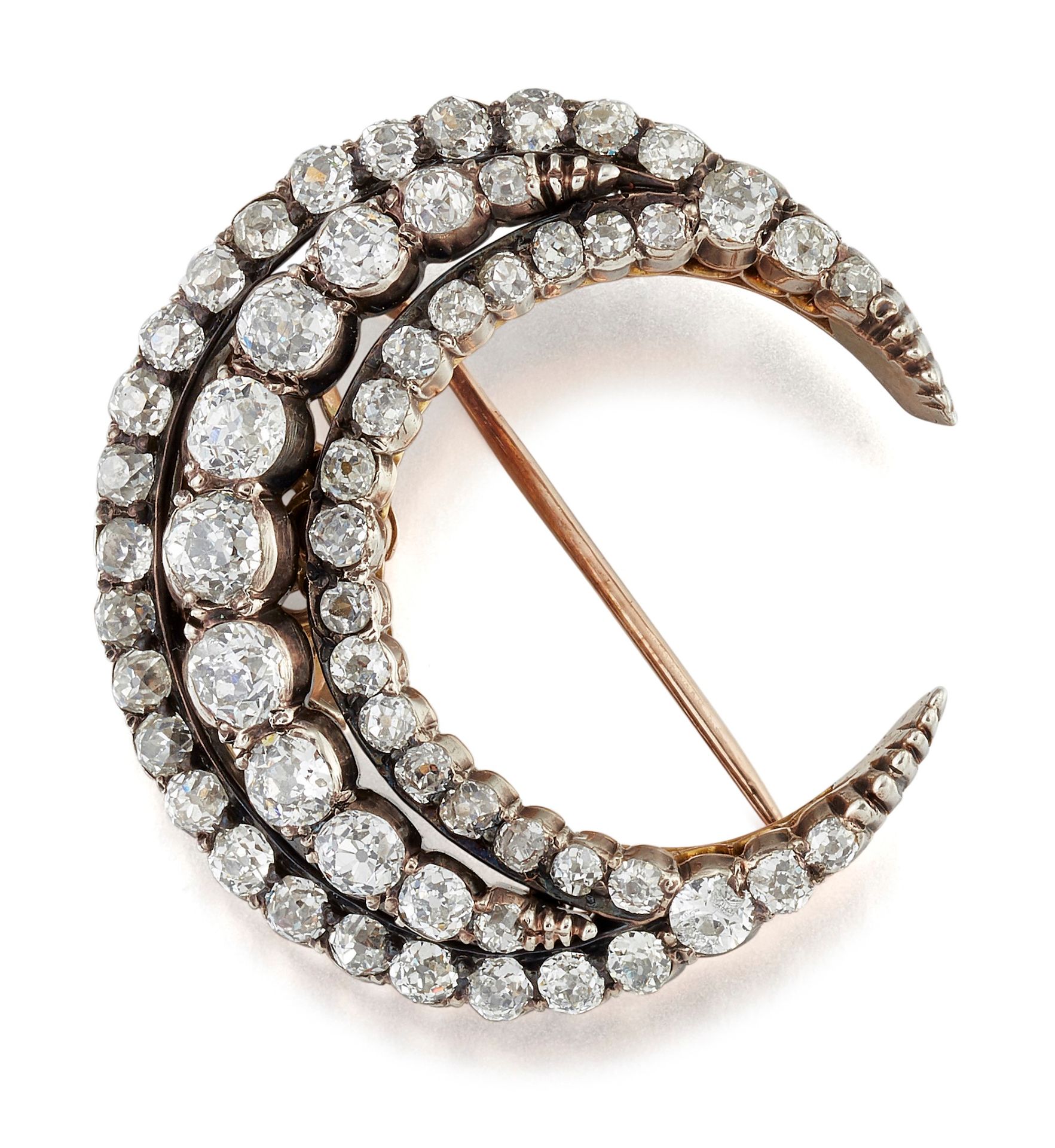 Null A VICTORIAN DIAMOND CRESCENT BROOCH, three rows of old-cut diamonds in claw&hellip;