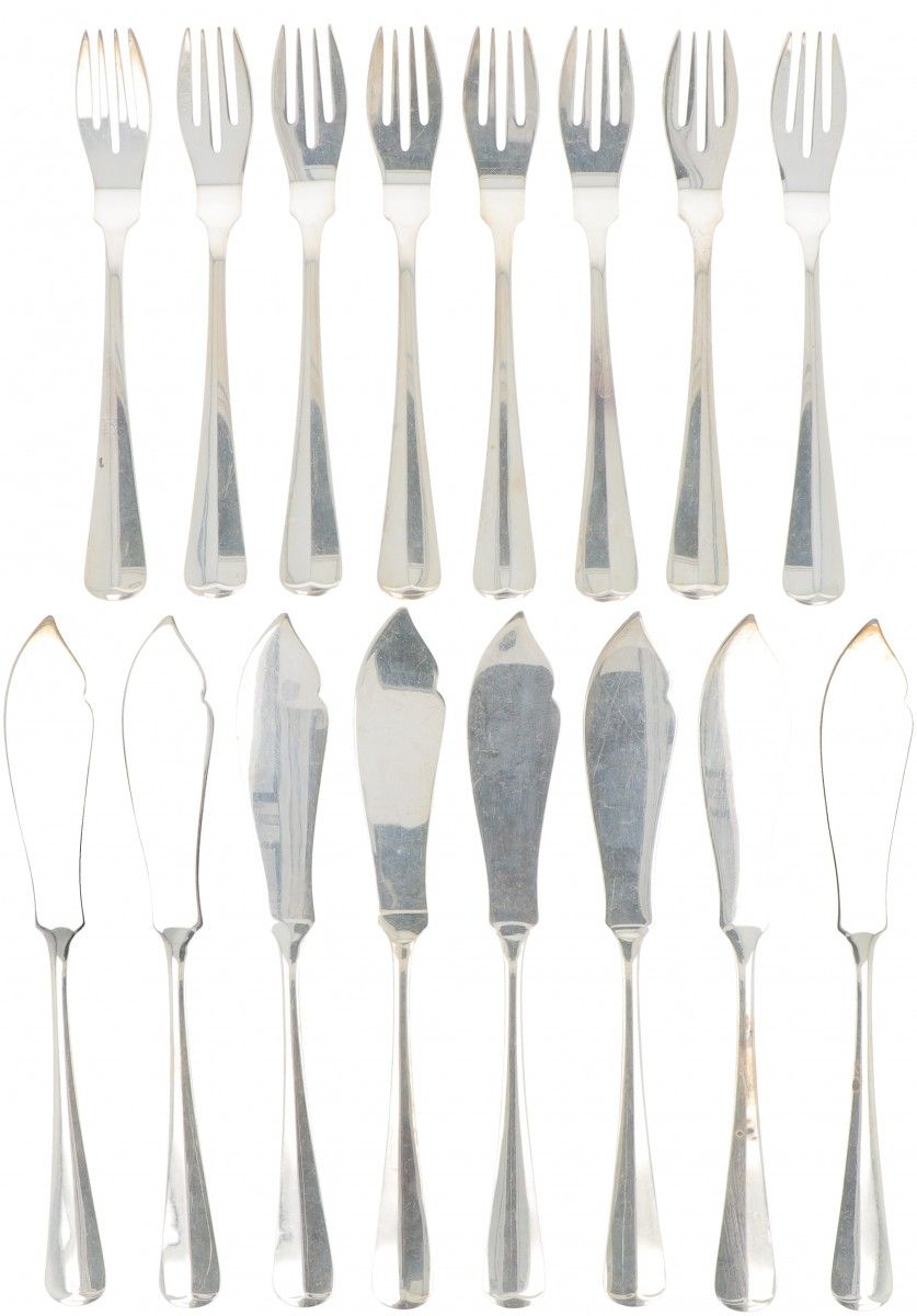 (16) piece set of fish cutlery "Haags Lofje" silver. 模型 "Haags Lofje"。荷兰，Voorsch&hellip;