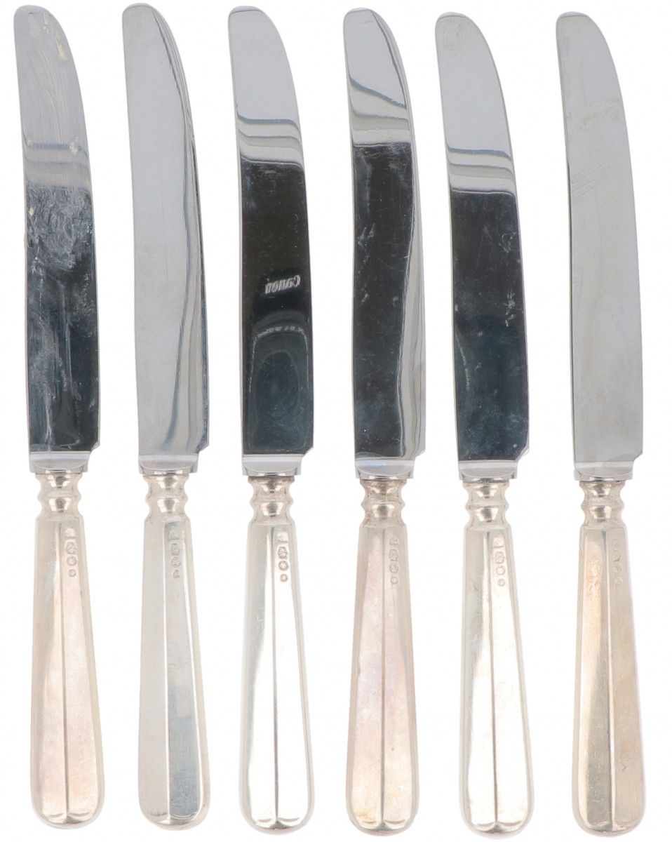 (6) piece set of knives "Haags Lofje" silver. Avec poignées remplies, modèle "Ha&hellip;