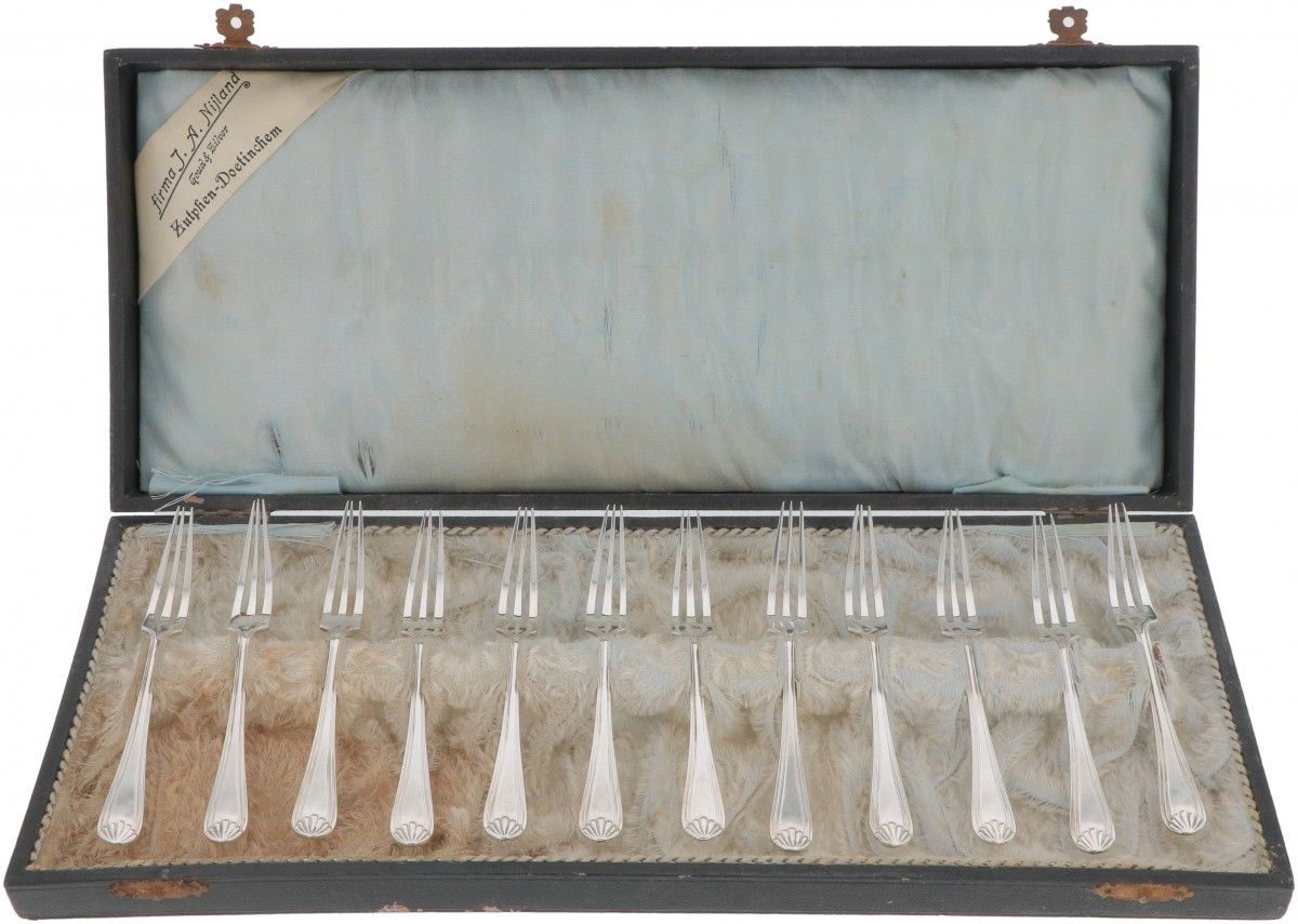 (12) piece set strawberry forks silver. 美丽罕见的套装，装在原来的盒子里，有扇形的装饰元素。英国，谢菲尔德，James &hellip;
