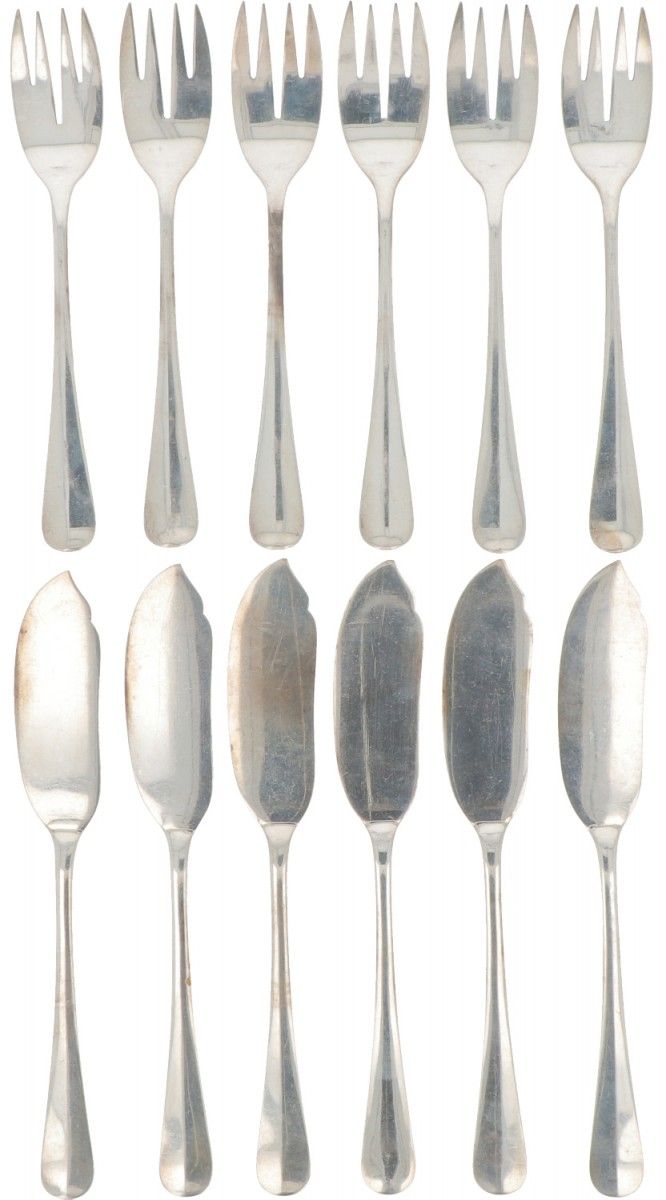 (12) piece set of silver fish cutlery. Modèle : "Hollands Lof". Pays-Bas, Voorsc&hellip;
