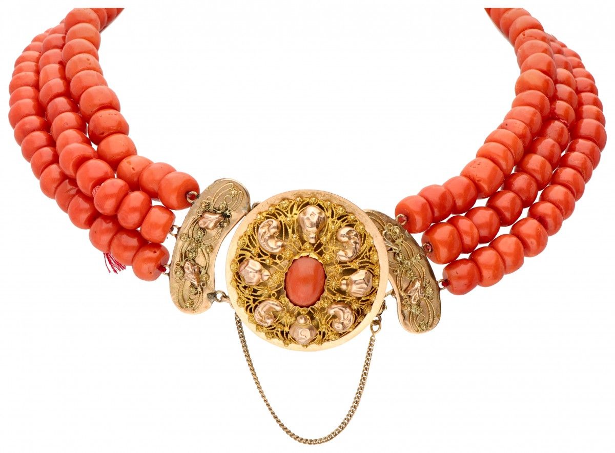 Three-row antique red coral necklace with a richly decorated 14K. Yellow gold op&hellip;