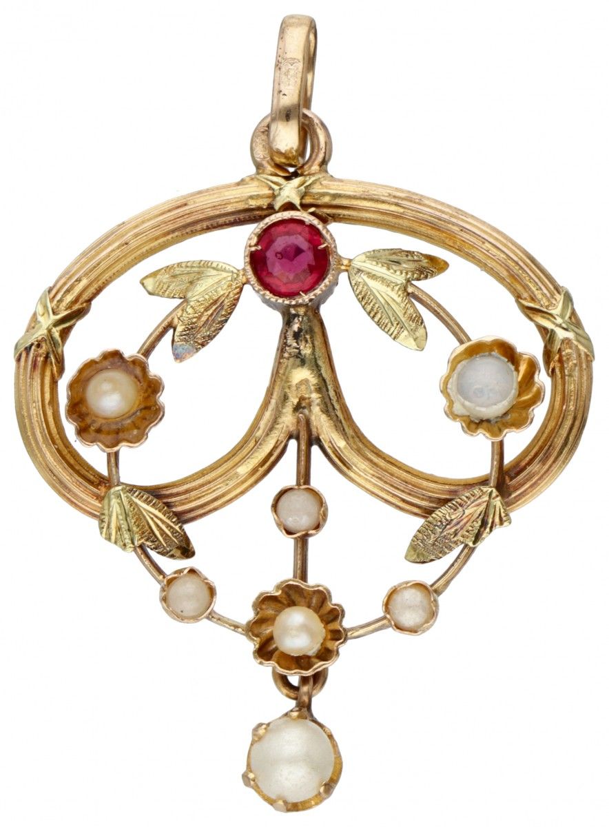 18K. Yellow gold Art Nouveau pendant set with seed pearls and glass garnet. Hall&hellip;