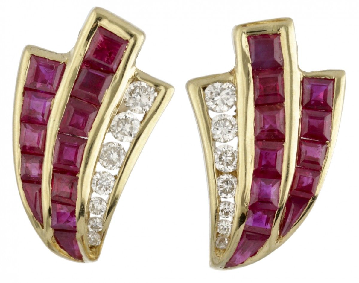 18K. Yellow gold earrings set with approx. 0.17 ct. Diamond and natural ruby. 印章&hellip;