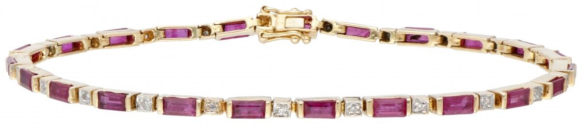 18K. Yellow gold bracelet set with approx. 2.99 ct. Natural ruby ​​and approx. 0&hellip;