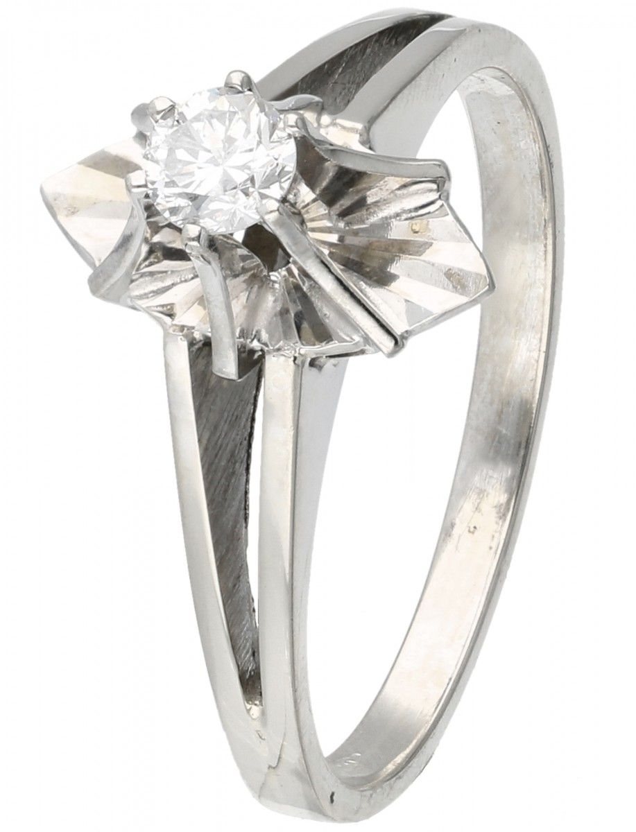 18K. White gold solitaire ring set with approx. 0.15 ct. Diamond. Sertie d'un di&hellip;