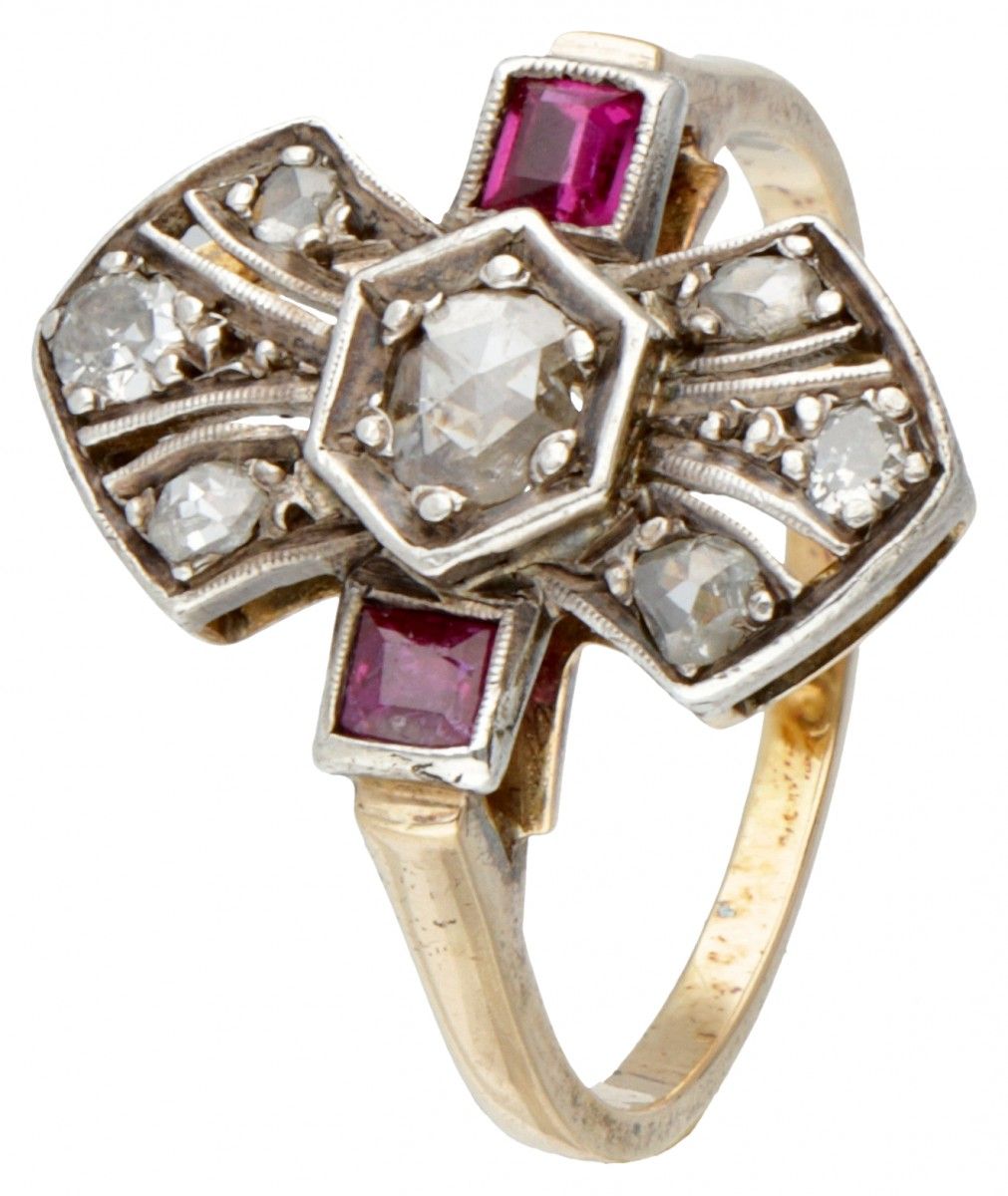 18K. Yellow gold openwork ring set with diamond and ruby. Punzoni: 750, ZI. Con &hellip;