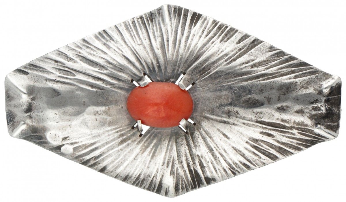 Silver Amsterdam School Art Deco brooch set with red coral - 835/1000. Punzoni: &hellip;