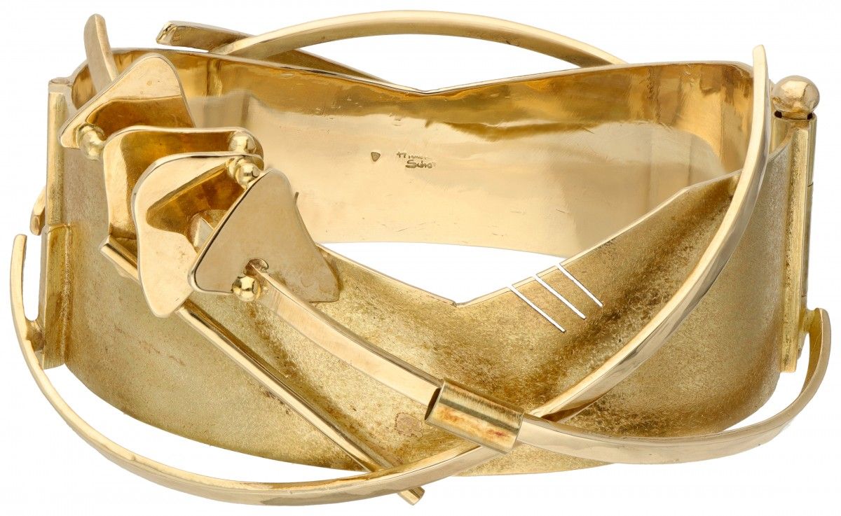 Exclusive 14K. Yellow gold Anneke Schat design bangle. Poinçons : signé Anneke S&hellip;