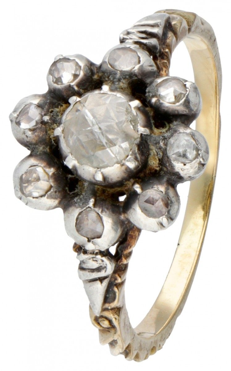 14K. Yellow gold rosette ring set with rose cut diamond. 印记：橡树叶的585。配有9颗玫瑰式切割钻石（&hellip;