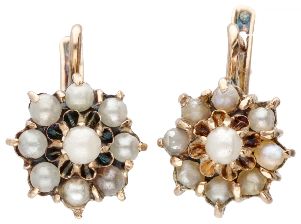 14K. Rose gold antique earrings set with seed pearls. Sellos: hoja de roble, mar&hellip;