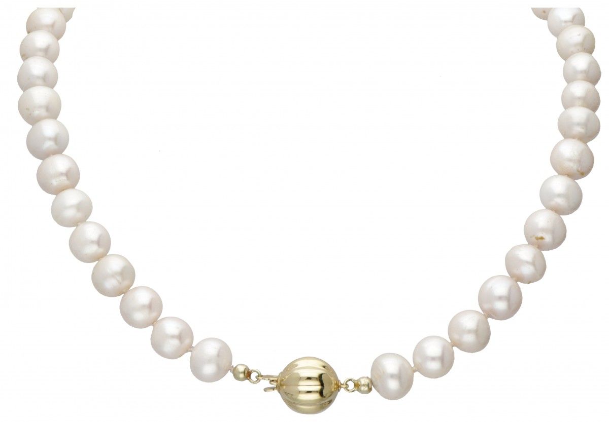 Freshwater pearl necklace with 14K. Yellow gold closure. Hallmarks: 585. With cu&hellip;