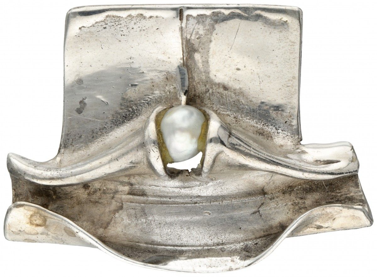 Silver Belgian design pendant / brooch set with pearl - 925/1000. Punzierungen: &hellip;