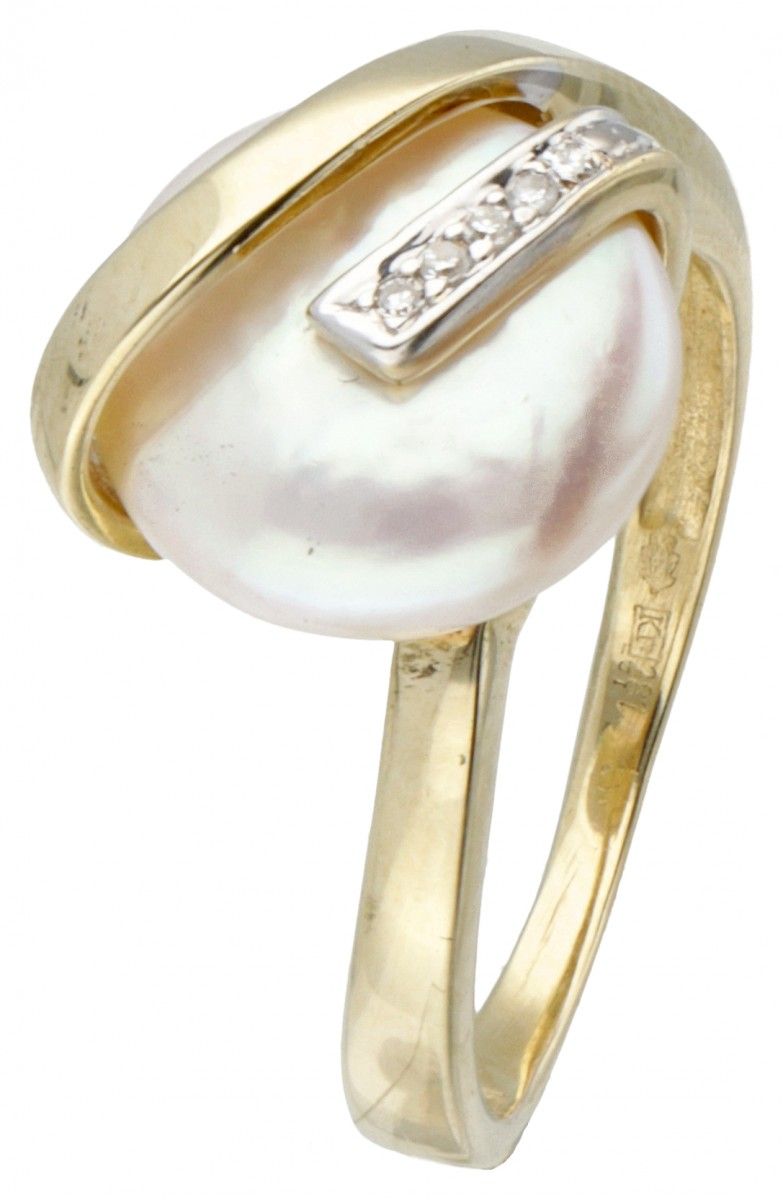 14K. Yellow gold ring set with approx. 0.025 ct. Diamond and a freshwater pearl.&hellip;