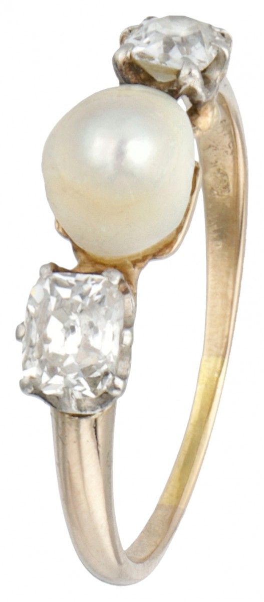 18K. Yellow gold ring set with approx. 0.48 ct. Diamond and a freshwater pearl. &hellip;
