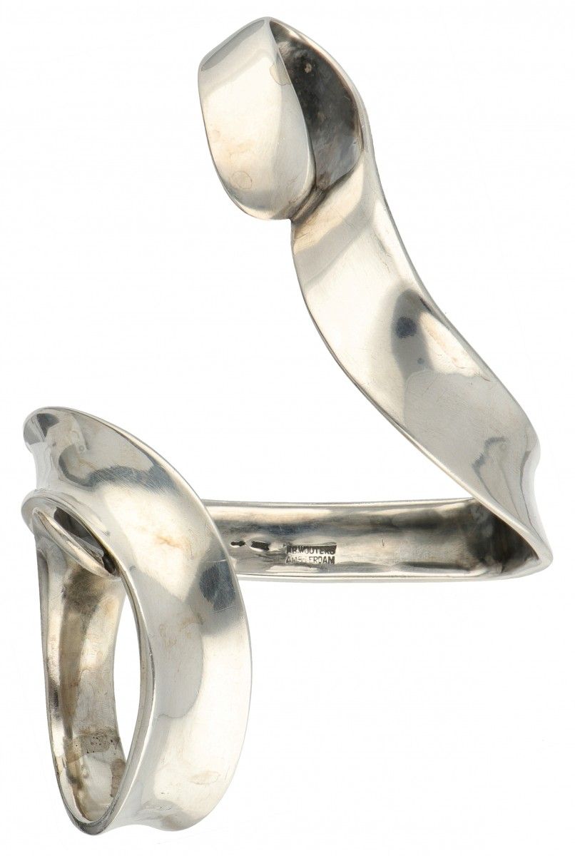 Silver A.B. Wouters design bangle - 835/1000. Marcas: 835, 3AW, A.B. Wouters Ams&hellip;