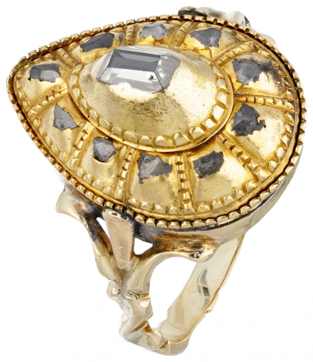 14K. Yellow gold antique pear-shaped ring set with diamond. Sellos: 585. Con un &hellip;