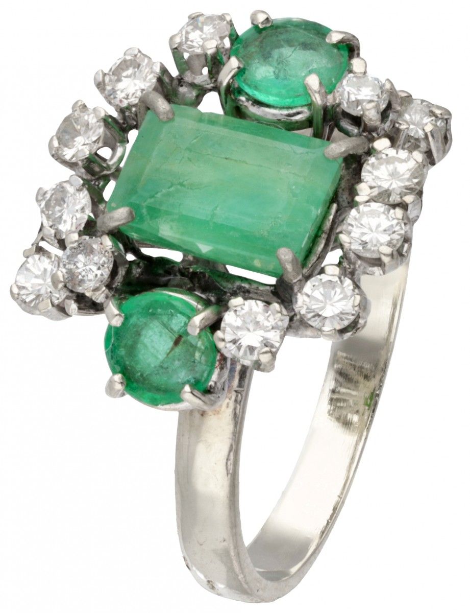 14K. White gold entourage ring set with approx. 1.73 ct. Natural emerald and app&hellip;