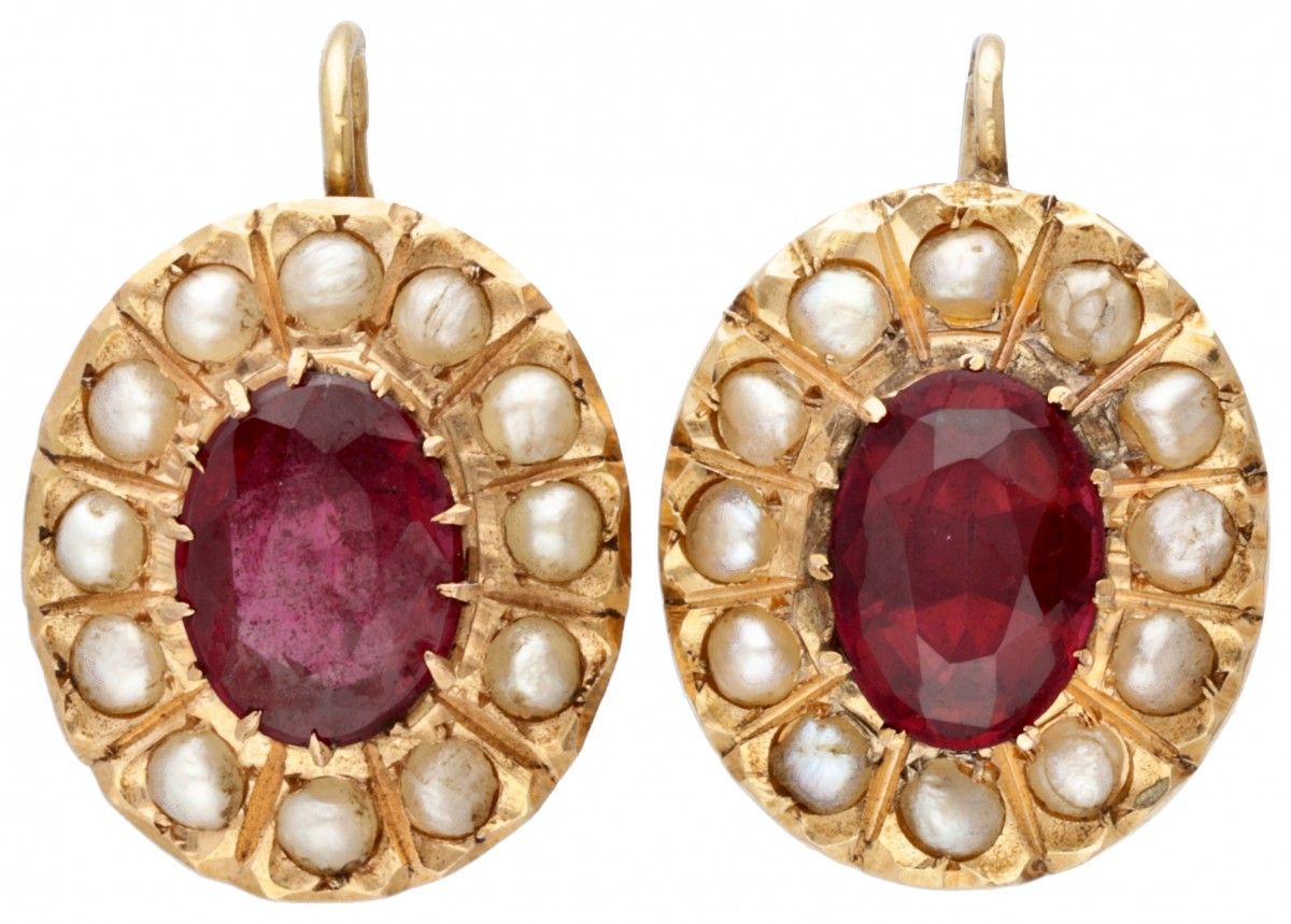 14K. Rose gold earrings set with seed pearls and garnet-topped doublets. Sellos:&hellip;