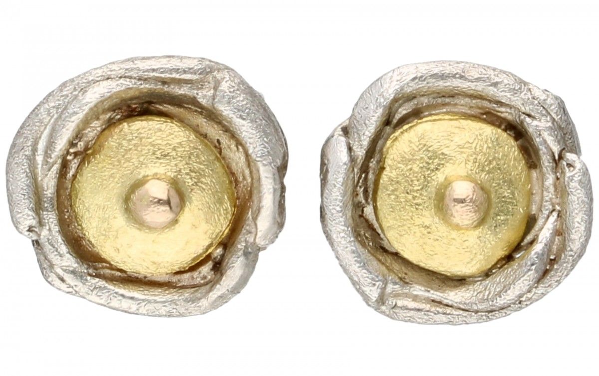 Silver matted design ear studs with an 18K. Yellow gold centerpiece - 925/1000. &hellip;