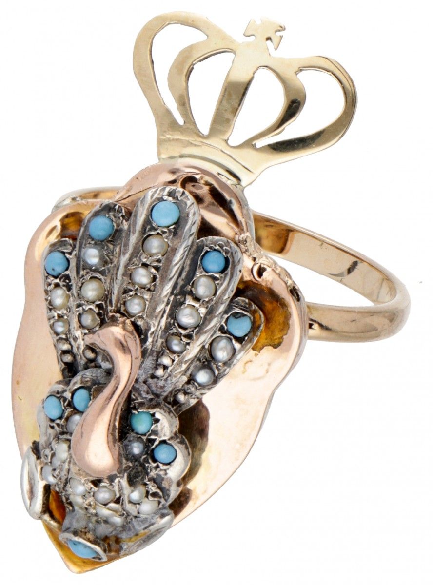 BLA 10K. Tricolor gold antique ring of a peacock with crown. 孔雀镶有籽珍珠和蓝色宝石。少数种子珍珠&hellip;