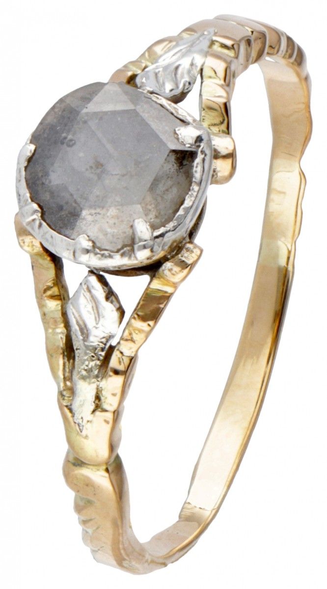 14K. Yellow gold vintage ring set with a rose cut diamond. 印章：585，925。荷兰。在925/10&hellip;