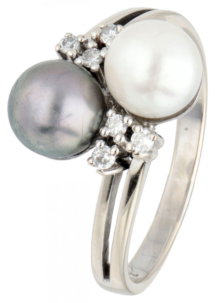 18K. White gold ring set with approx. 0.06 ct. Diamonds and cultivated pearls. 印&hellip;